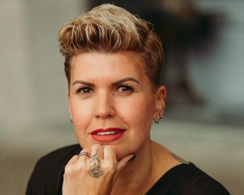Dit zijn de gevolgen van een gebrek aan hechting met je moeder volgens Wendy-expert en systemisch coach Eva Tjooitink